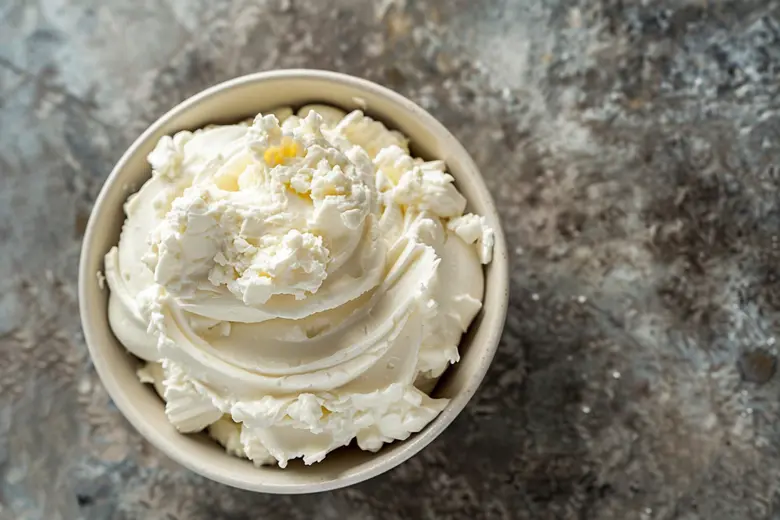 Comprendre le fromage blanc : tout savoir sur ce produit laitier frais et polyvalent