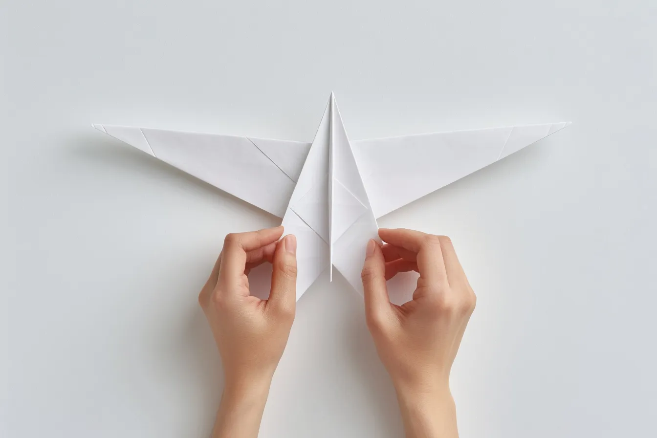 Découvrez facilement comment plier un avion en papier avec des instructions simples et rapides