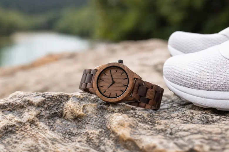 Montre en bois pour sport léger : Légère et résistante, la montre en bois parfaite pour activités modérées