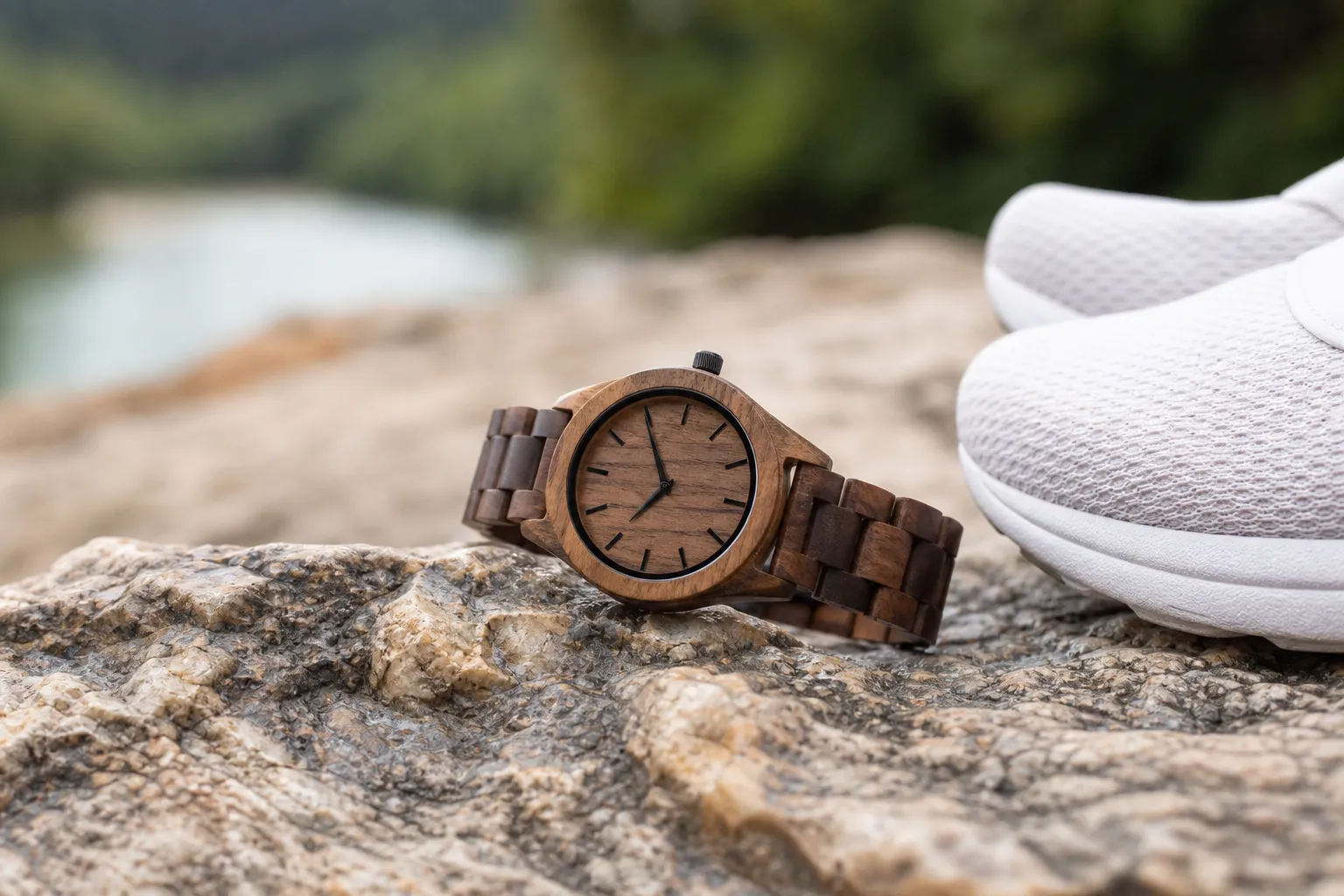 Montre en bois pour sport léger : Légère et résistante, la montre en bois parfaite pour activités modérées