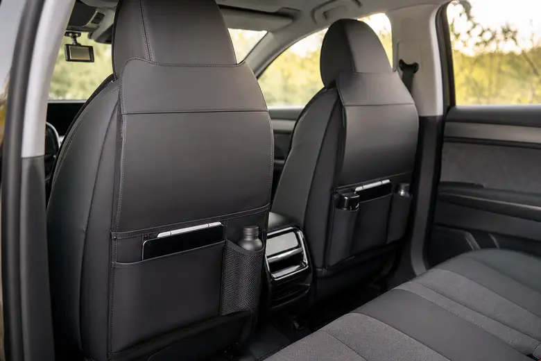 Protection siège Tesla avec compartiments de rangement : protection de siège Tesla avec rangements pratiques