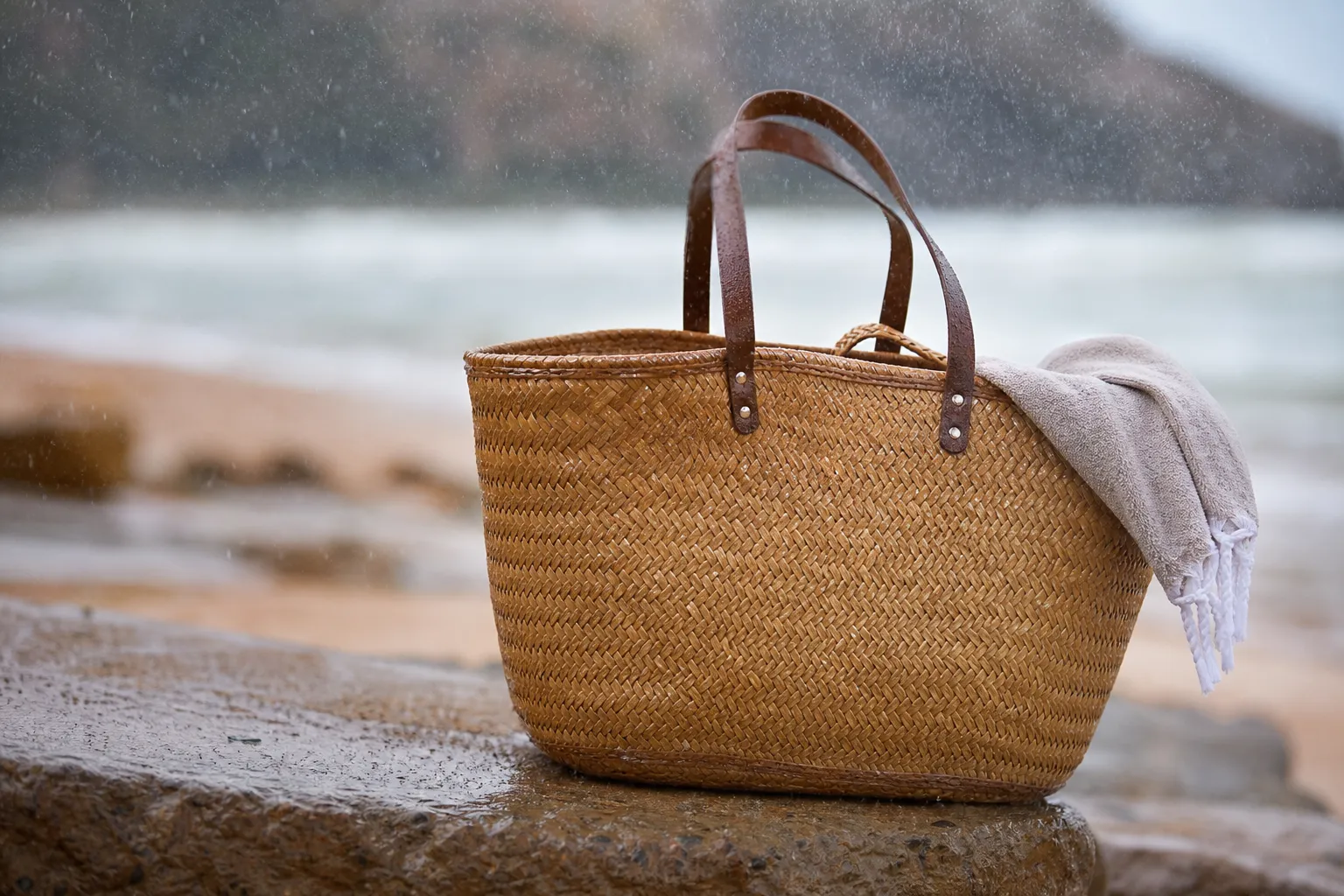 Sac en osier imperméabilisé : Sac en osier imperméabilisé pour affronter tous les temps
